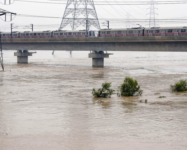 Bridge over River Yamuna, New Delhi 